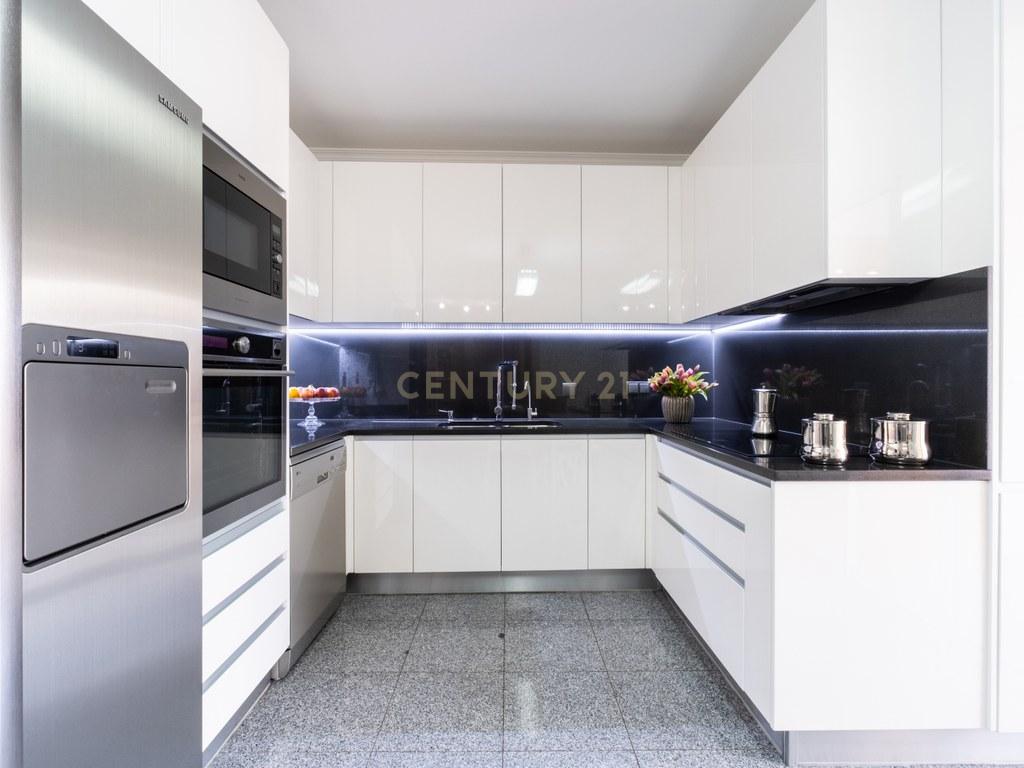 Apartment T4+ in São Martinho — image 07