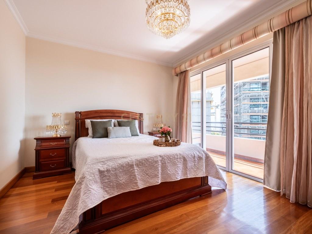 Apartment T4+ in São Martinho — image 09