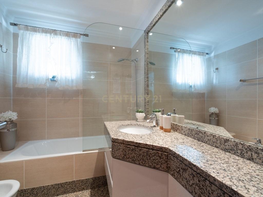 Apartment T4+ in São Martinho — image 16