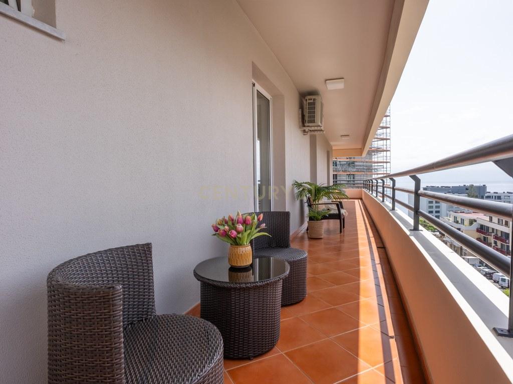 Apartment T4+ in São Martinho — image 17