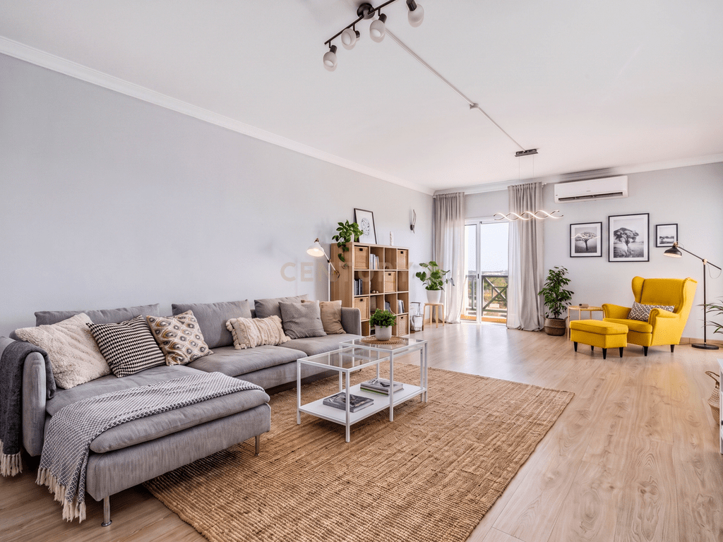 Apartment T4+ in União das freguesias de Conceição e Estoi — image 01