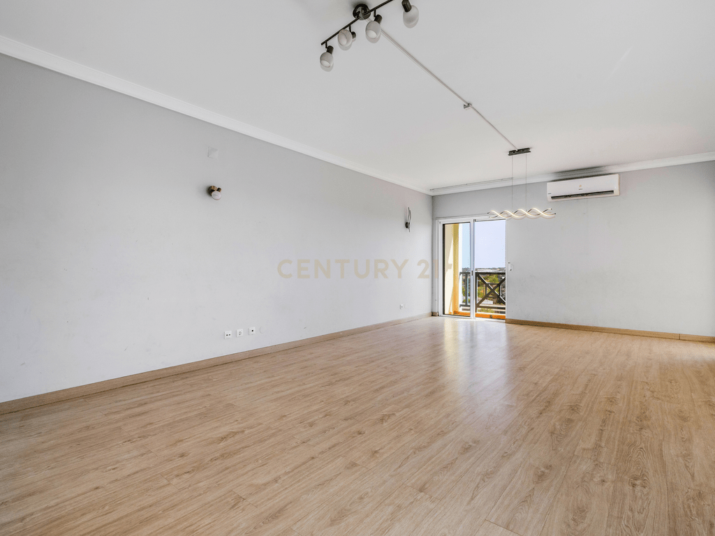 Apartment T4+ in União das freguesias de Conceição e Estoi — image 02