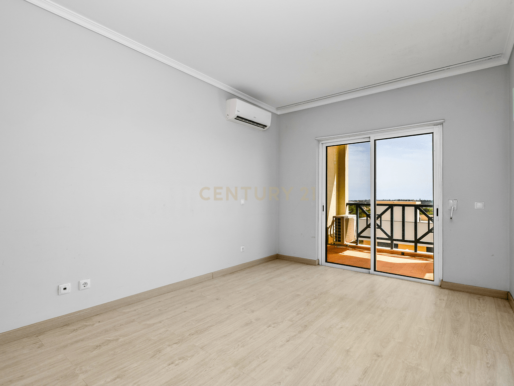 Apartment T4+ in União das freguesias de Conceição e Estoi — image 18
