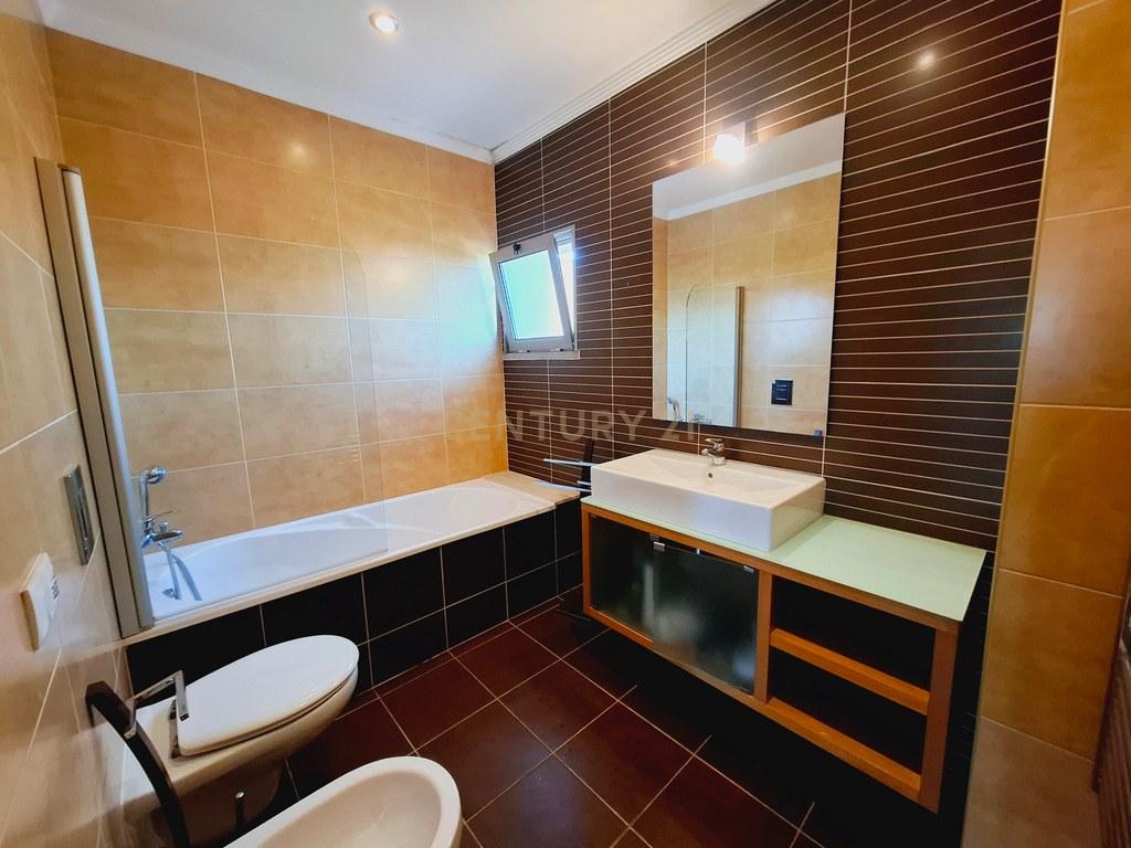 House T3 in Ferreiras — image 32