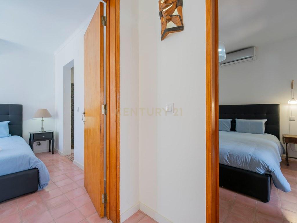 House T3 in Olhão — image 21