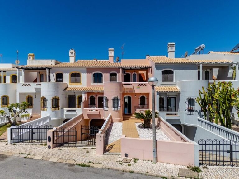 House T3 in Quarteira — image 01