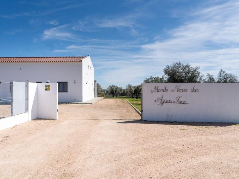 House T3 in União das freguesias de Alandroal (Nossa Senhora da Conceição), São Brás dos Matos (Mina do Bugalho) e Juromenha (Nossa Senhora do Loreto) — image 01