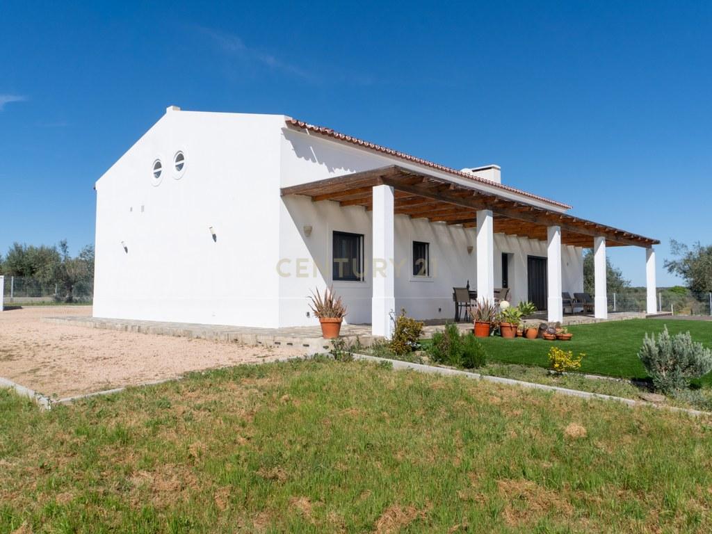 House T3 in União das freguesias de Alandroal (Nossa Senhora da Conceição), São Brás dos Matos (Mina do Bugalho) e Juromenha (Nossa Senhora do Loreto) — image 06