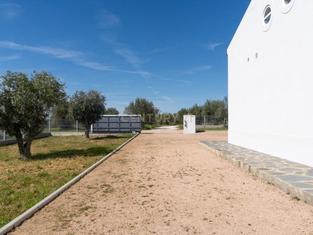 House T3 in União das freguesias de Alandroal (Nossa Senhora da Conceição), São Brás dos Matos (Mina do Bugalho) e Juromenha (Nossa Senhora do Loreto) — image 07