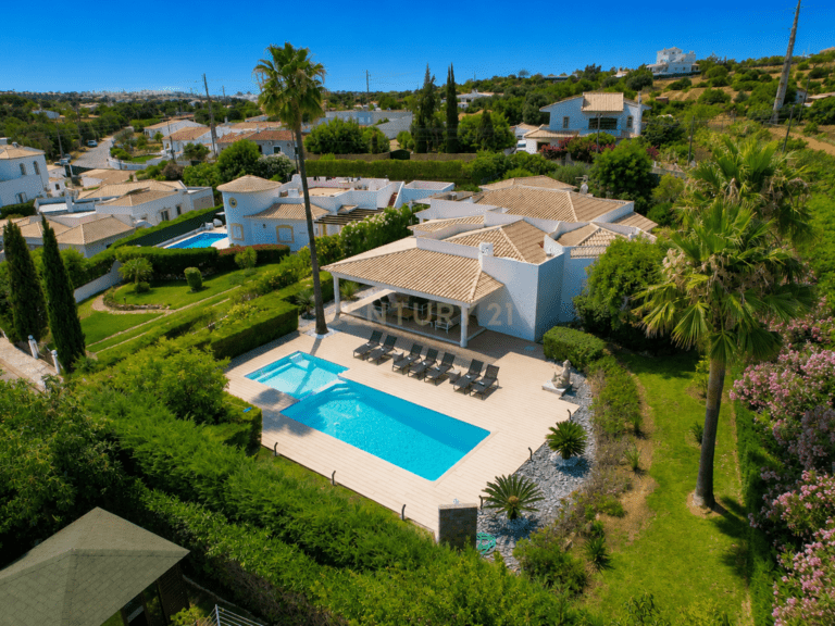 House T4+ in Albufeira e Olhos de Água — image 01
