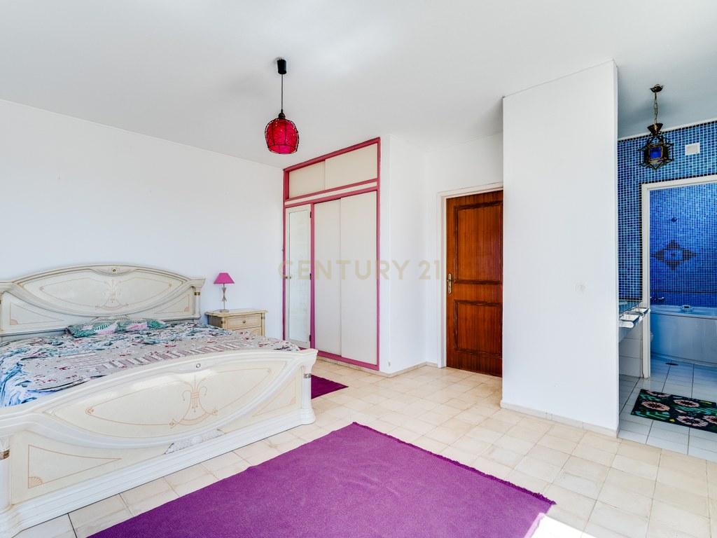 House T4+ in Albufeira e Olhos de Água — image 13
