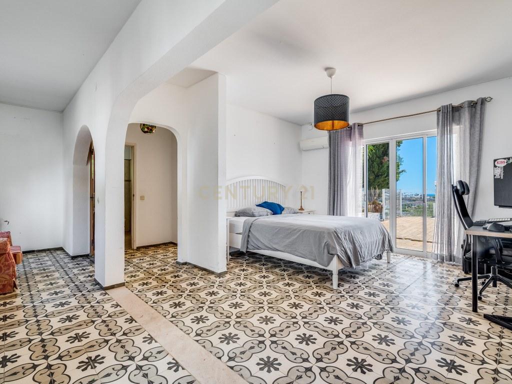 House T4+ in Albufeira e Olhos de Água — image 32