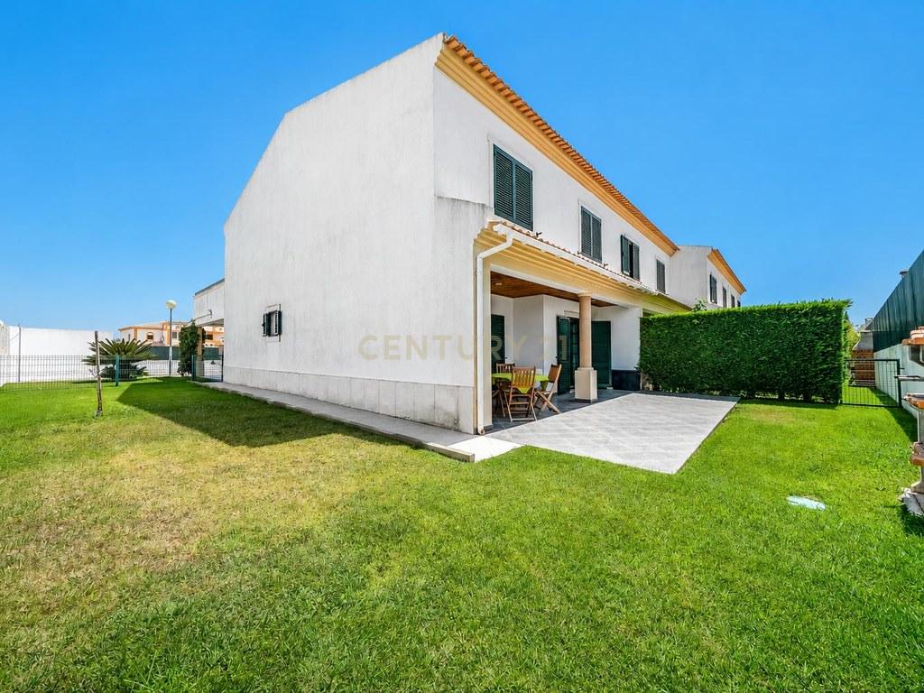 House T4+ in Ferreiras — image 02