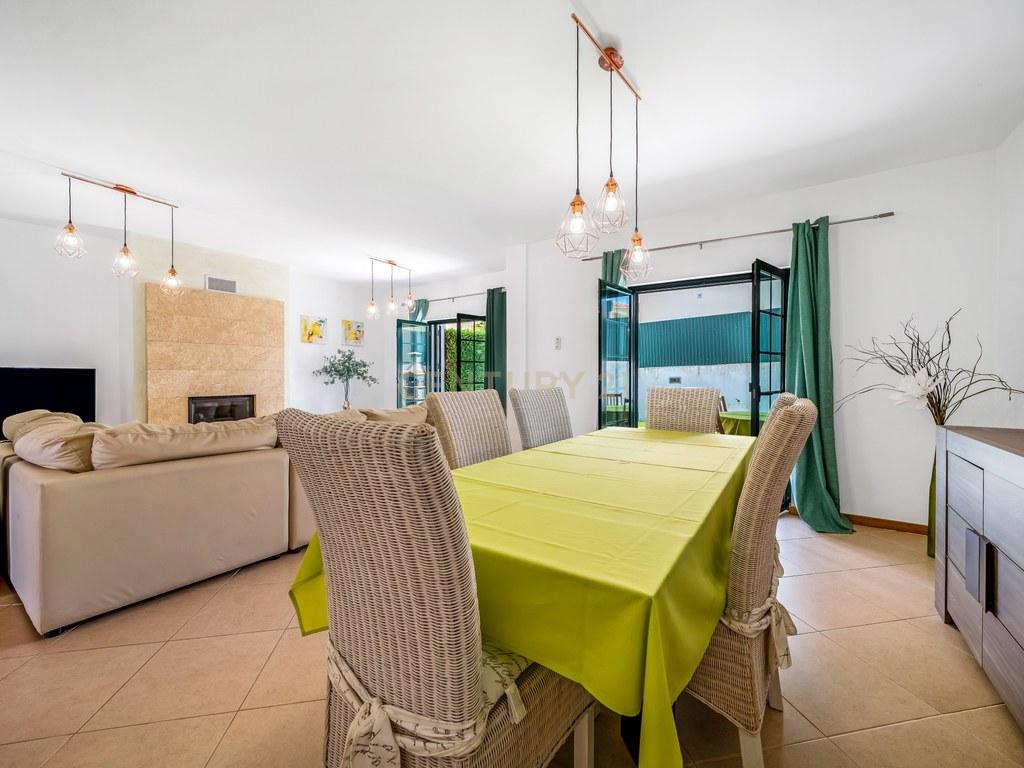House T4+ in Ferreiras — image 05