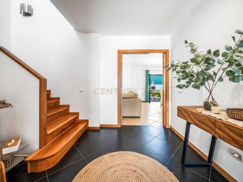 House T4+ in Ferreiras — image 06