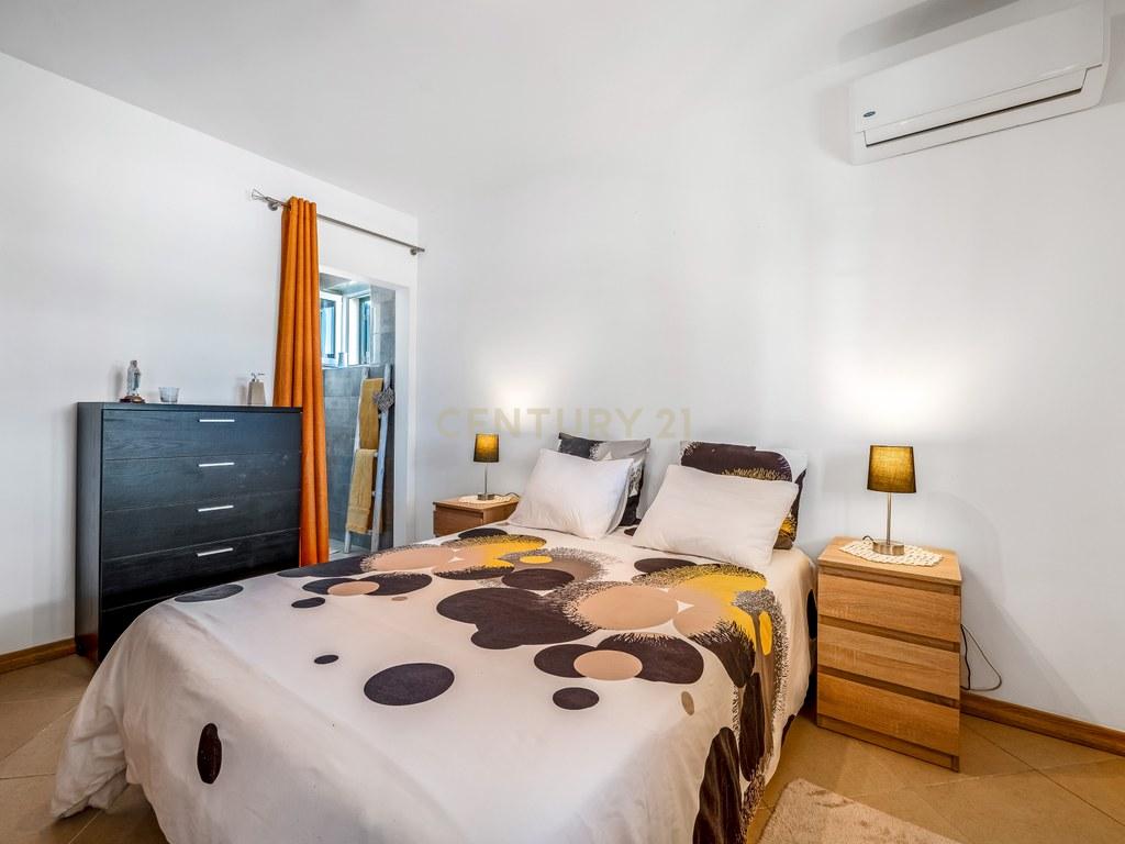 House T4+ in Ferreiras — image 10