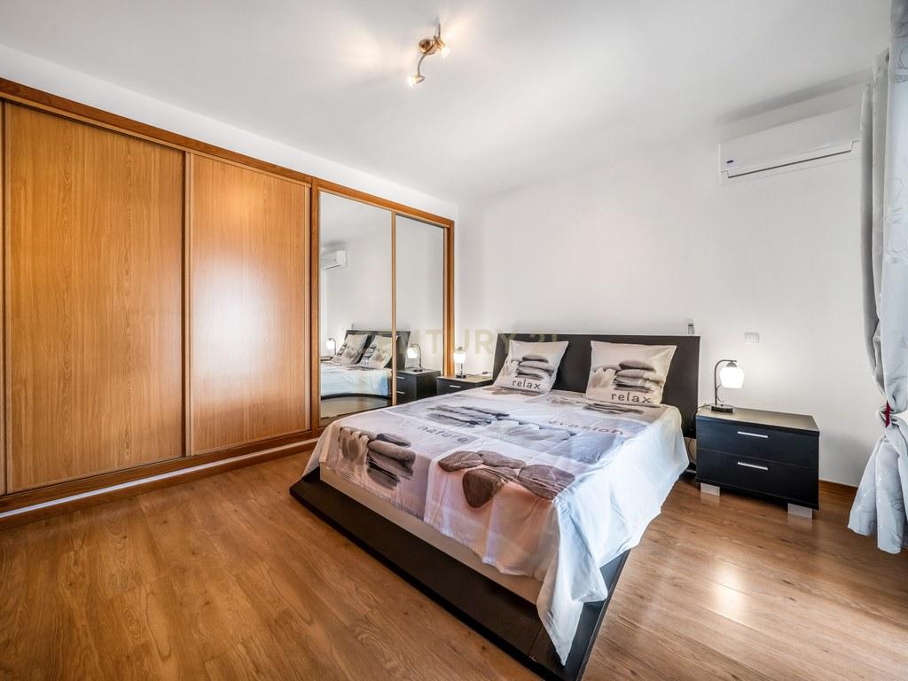 House T4+ in Ferreiras — image 14