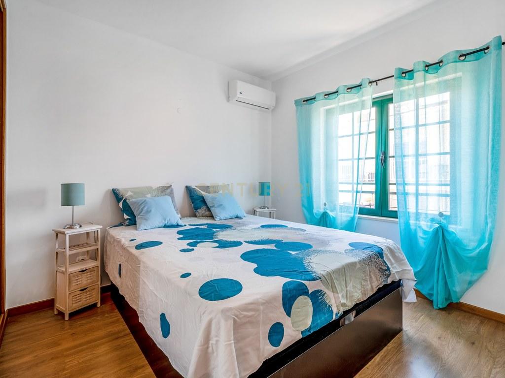 House T4+ in Ferreiras — image 22