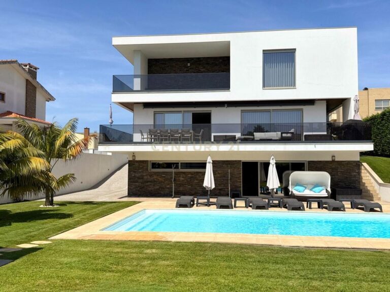House T4+ in União das freguesias da Póvoa de Varzim, Beiriz e Argivai — image 01