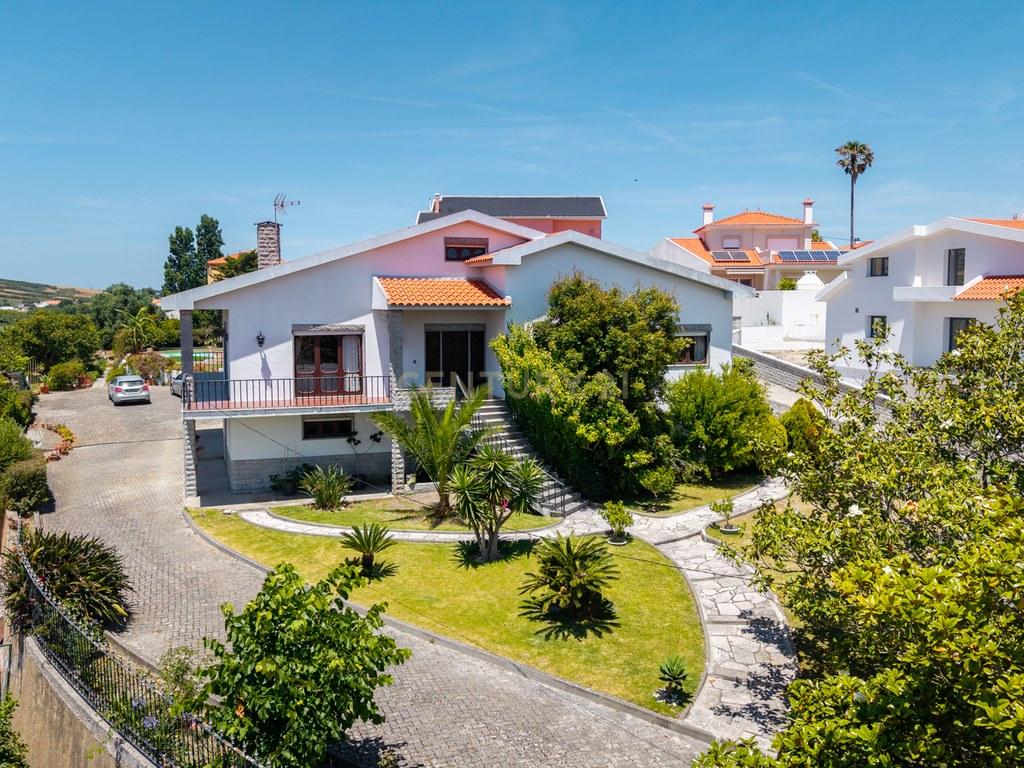 House T4+ in União das freguesias de Lourinhã e Atalaia — image 02