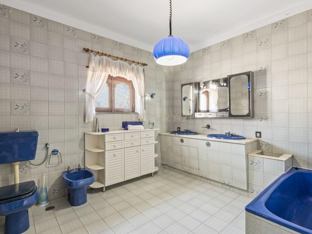 House T4+ in União das freguesias de Lourinhã e Atalaia — image 06