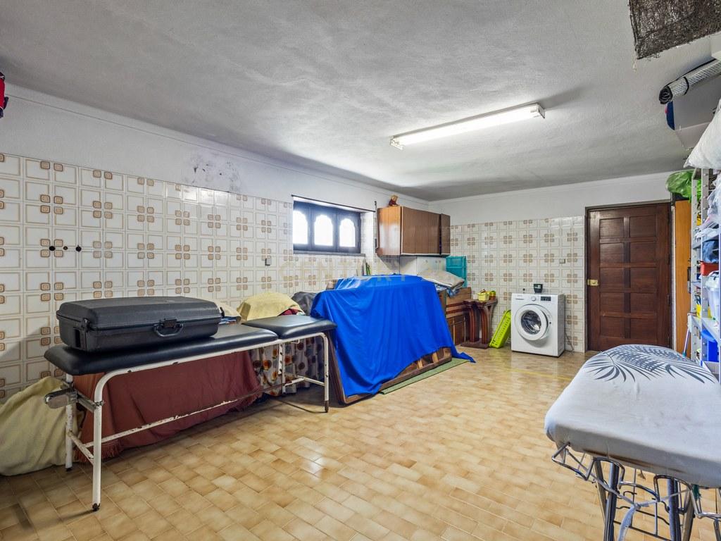 House T4+ in União das freguesias de Lourinhã e Atalaia — image 26