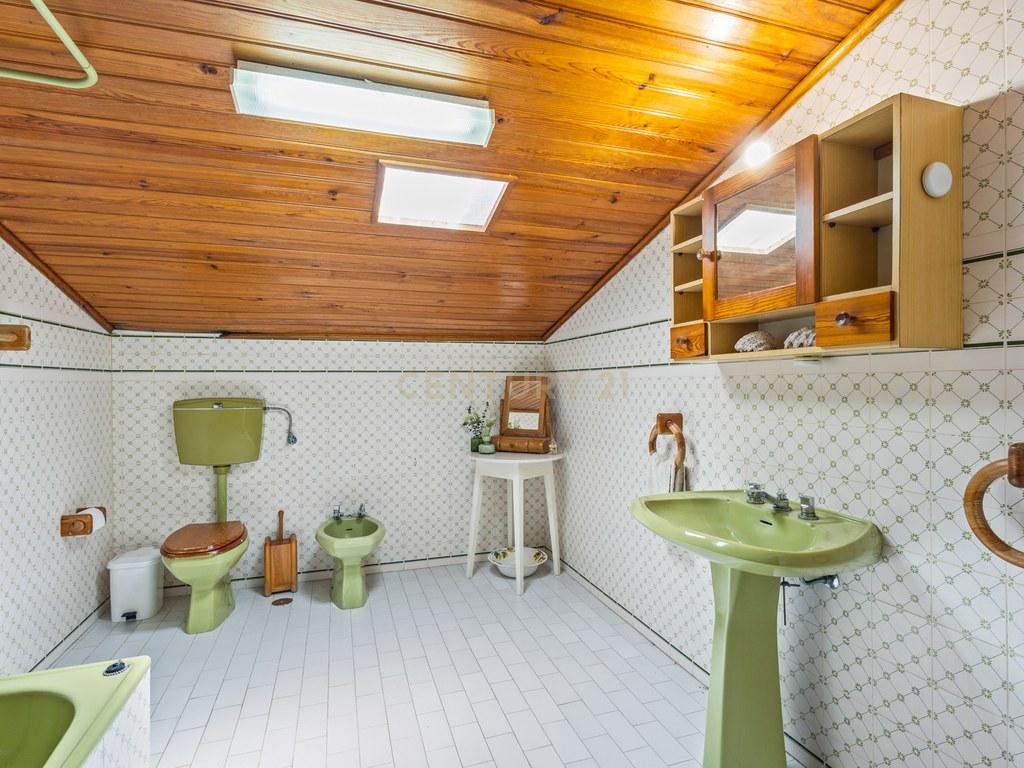 House T4+ in União das freguesias de Lourinhã e Atalaia — image 29