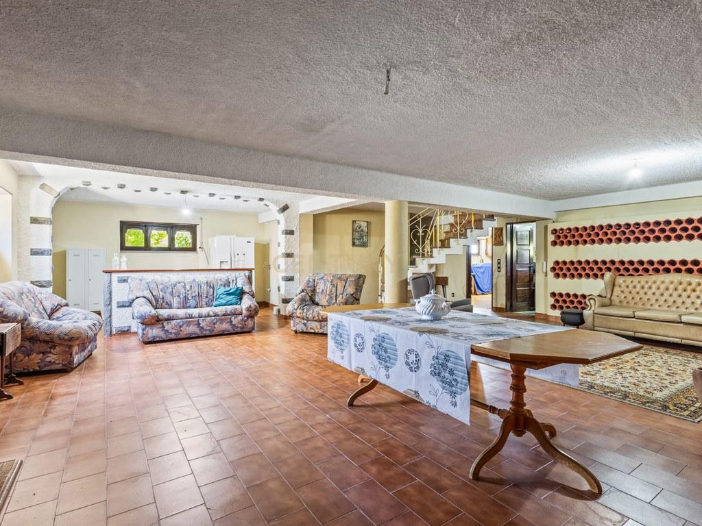 House T4+ in União das freguesias de Lourinhã e Atalaia — image 32