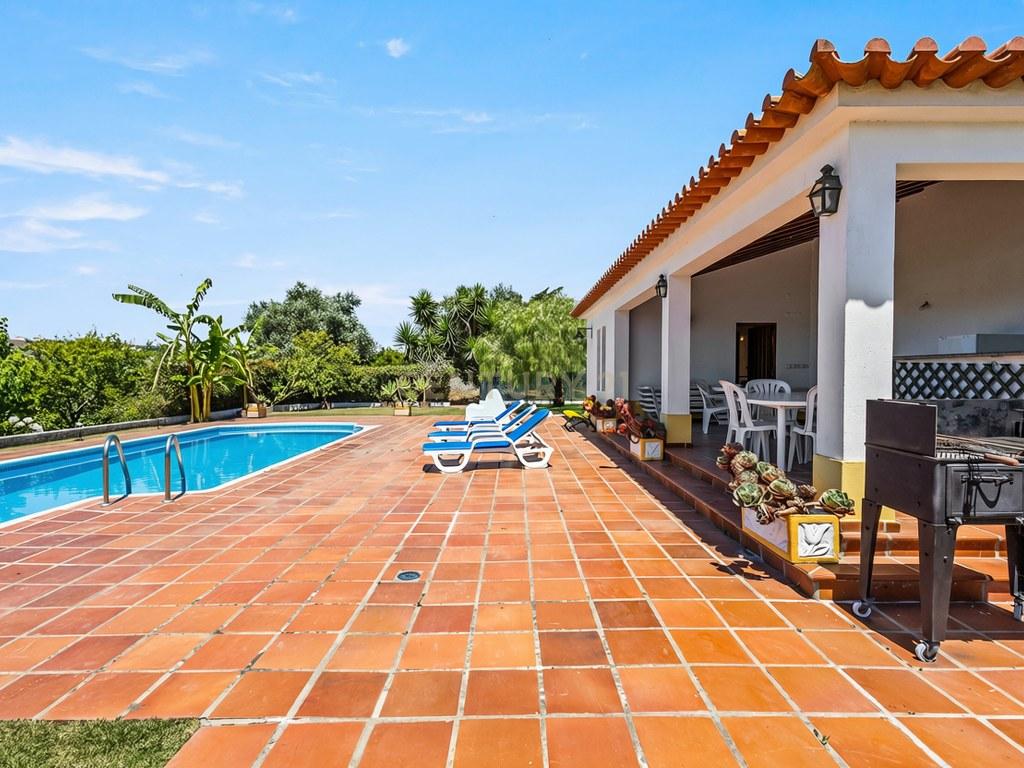 House T4+ in União das freguesias de Lourinhã e Atalaia — image 37