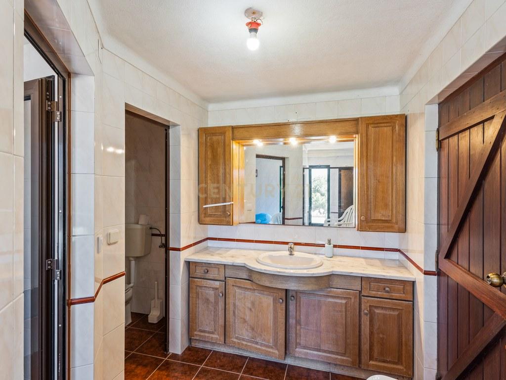House T4+ in União das freguesias de Lourinhã e Atalaia — image 38