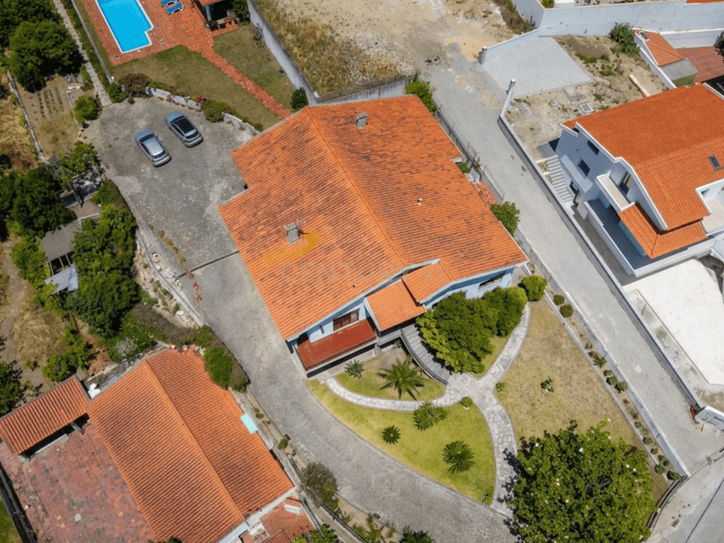 House T4+ in União das freguesias de Lourinhã e Atalaia — image 40