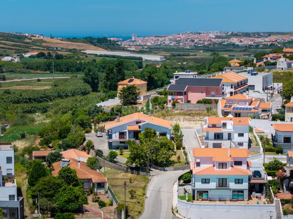 House T4+ in União das freguesias de Lourinhã e Atalaia — image 43