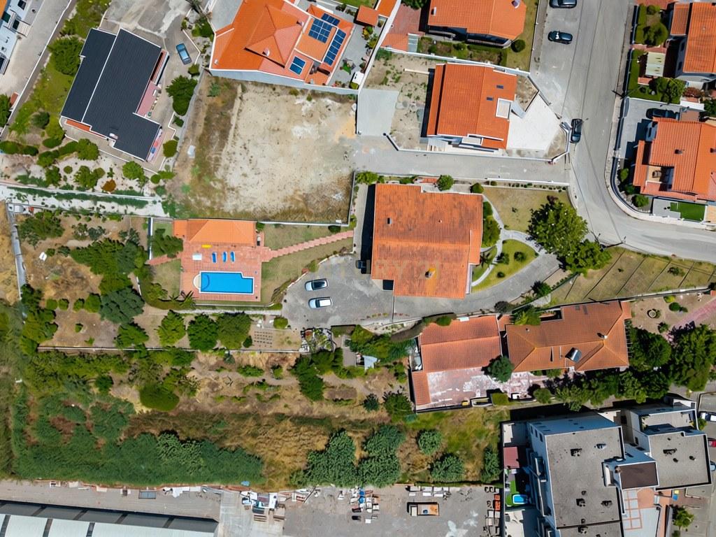 House T4+ in União das freguesias de Lourinhã e Atalaia — image 45