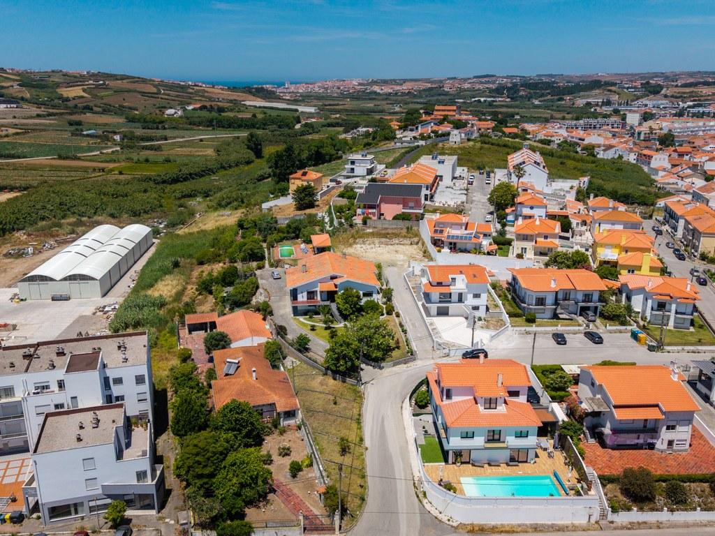 House T4+ in União das freguesias de Lourinhã e Atalaia — image 46