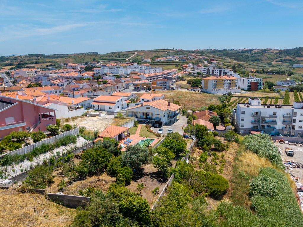 House T4+ in União das freguesias de Lourinhã e Atalaia — image 50
