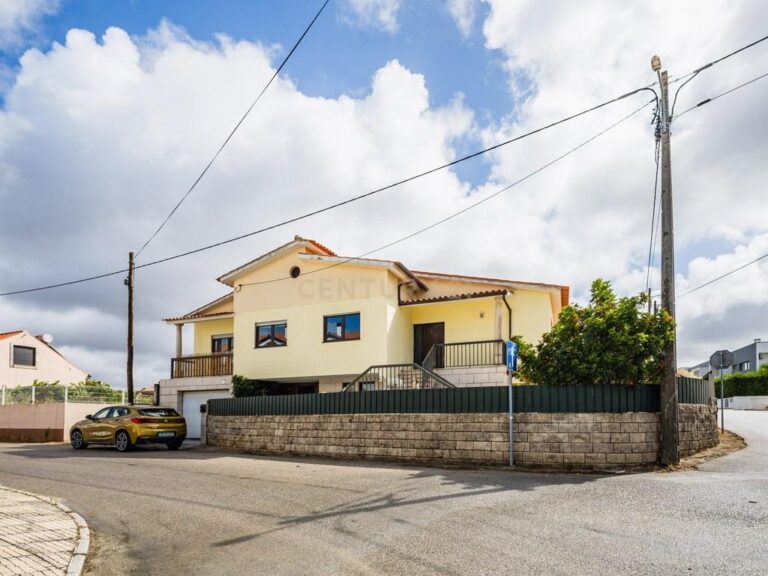 House T4+ in União das freguesias de Marrazes e Barosa — image 01