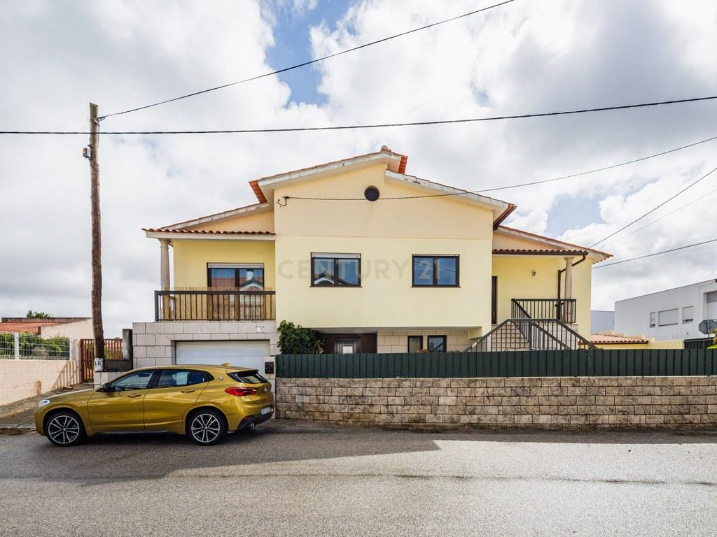 House T4+ in União das freguesias de Marrazes e Barosa — image 04