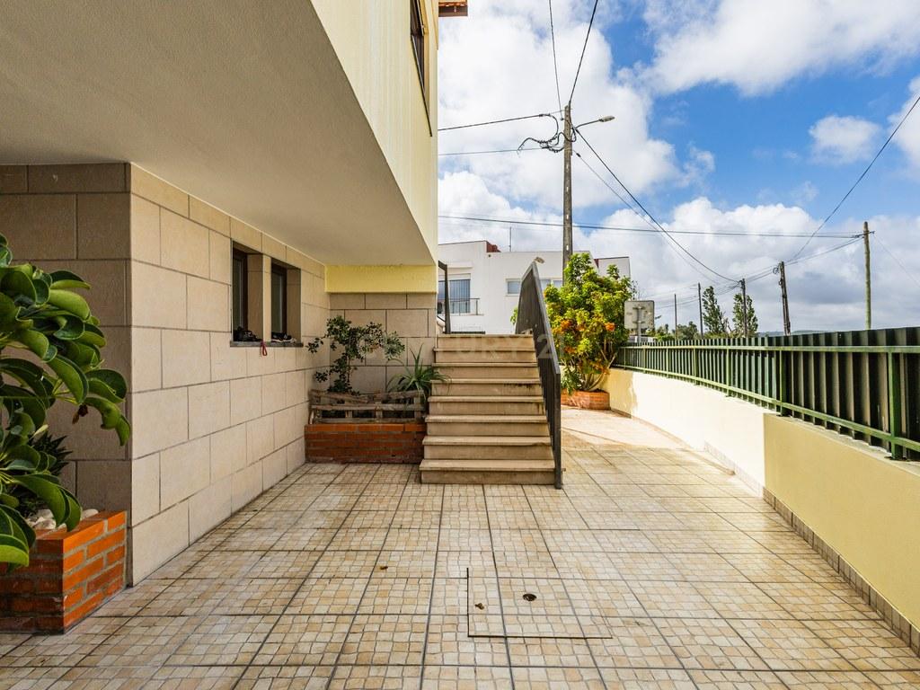 House T4+ in União das freguesias de Marrazes e Barosa — image 05