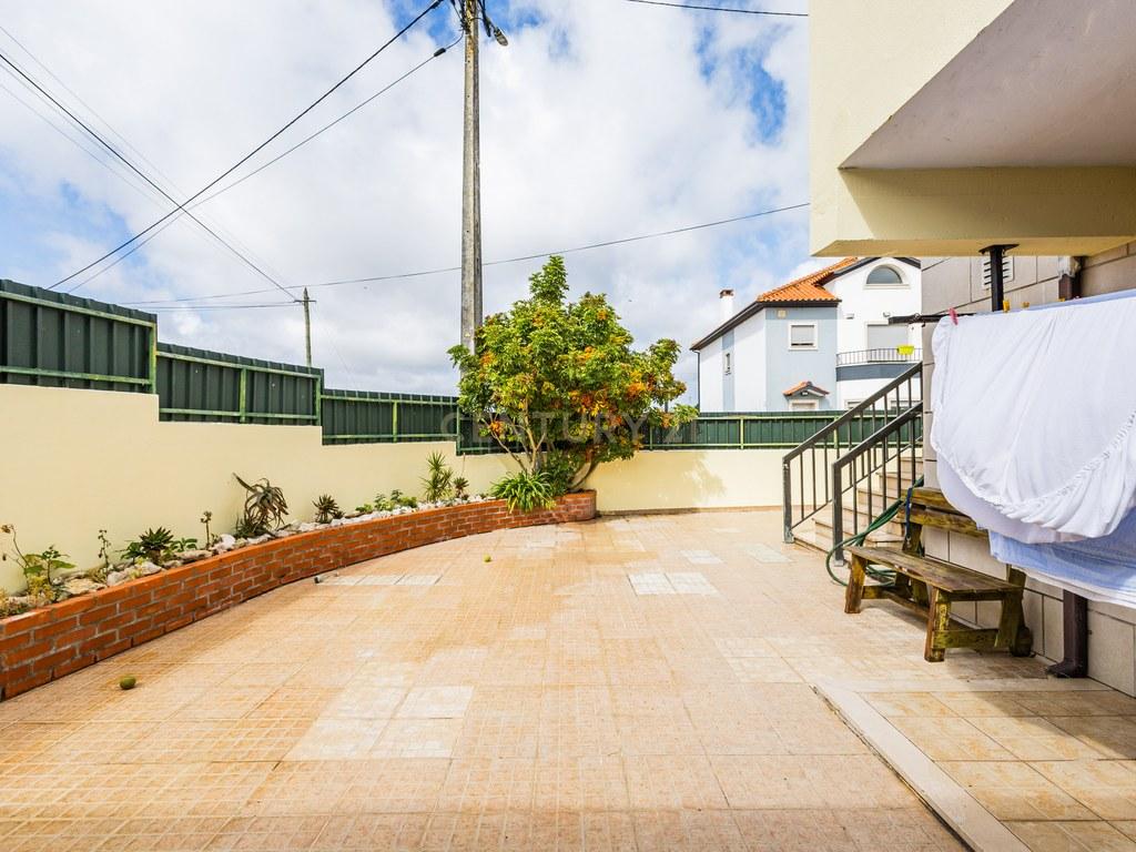 House T4+ in União das freguesias de Marrazes e Barosa — image 07