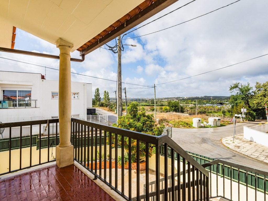 House T4+ in União das freguesias de Marrazes e Barosa — image 08