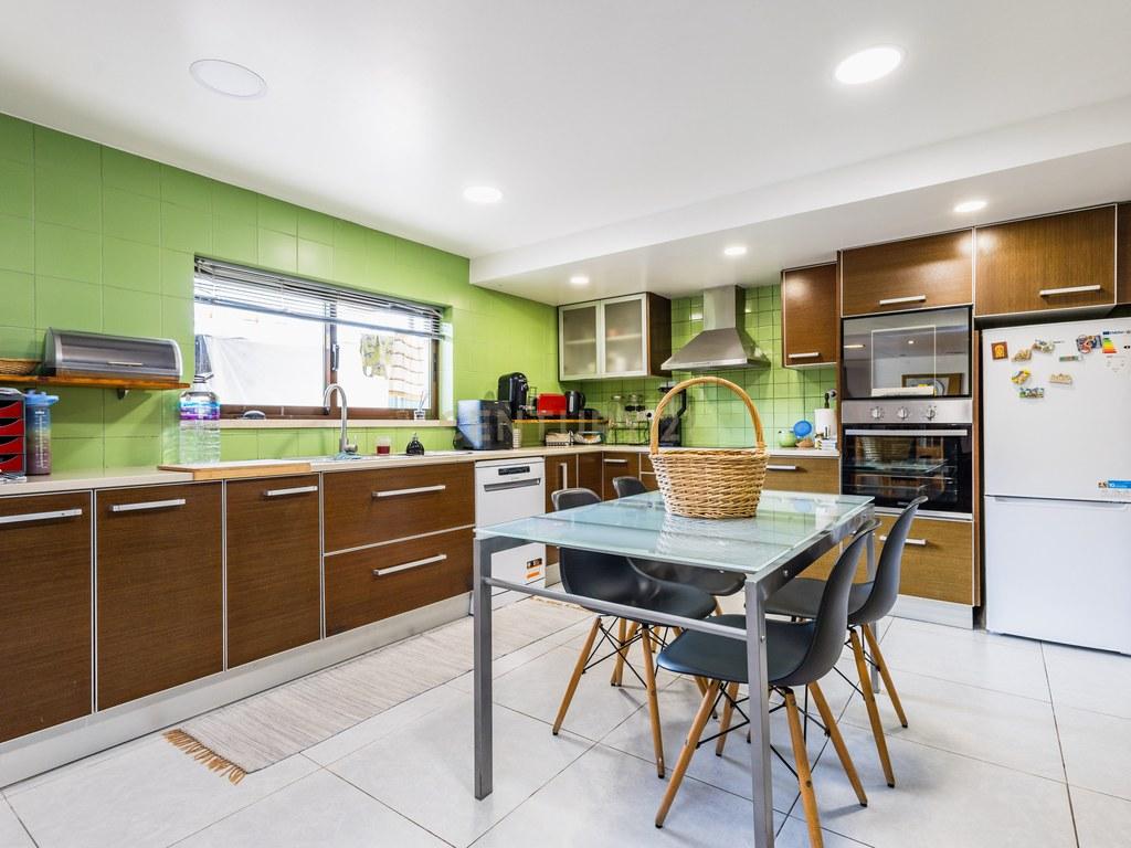 House T4+ in União das freguesias de Marrazes e Barosa — image 17