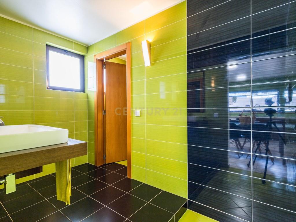 House T4+ in União das freguesias de Marrazes e Barosa — image 20