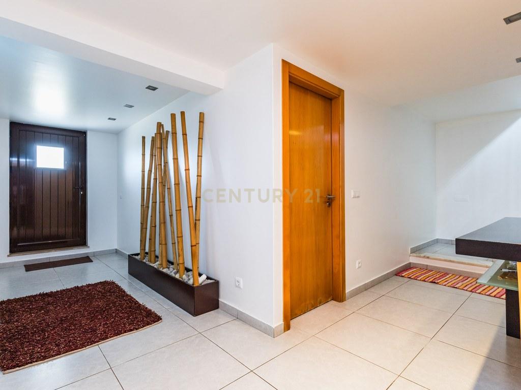 House T4+ in União das freguesias de Marrazes e Barosa — image 23