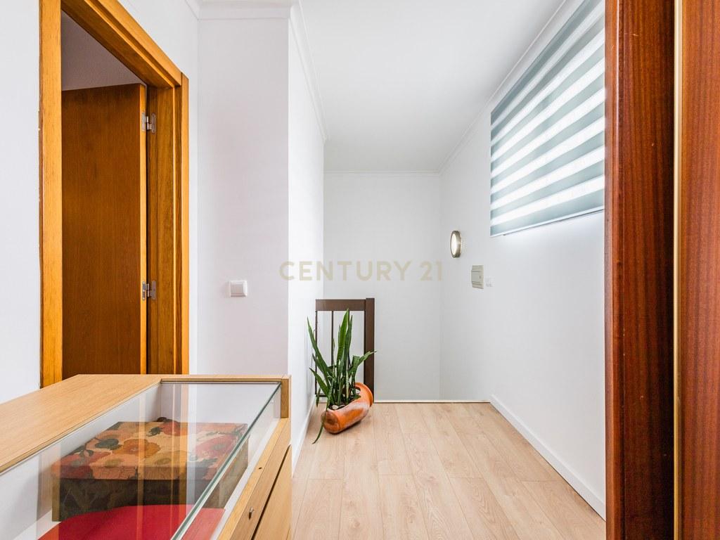 House T4+ in União das freguesias de Marrazes e Barosa — image 25