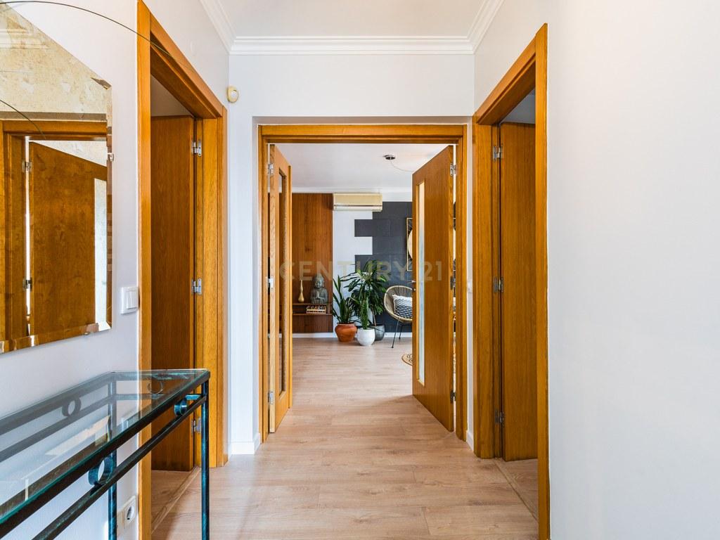 House T4+ in União das freguesias de Marrazes e Barosa — image 35