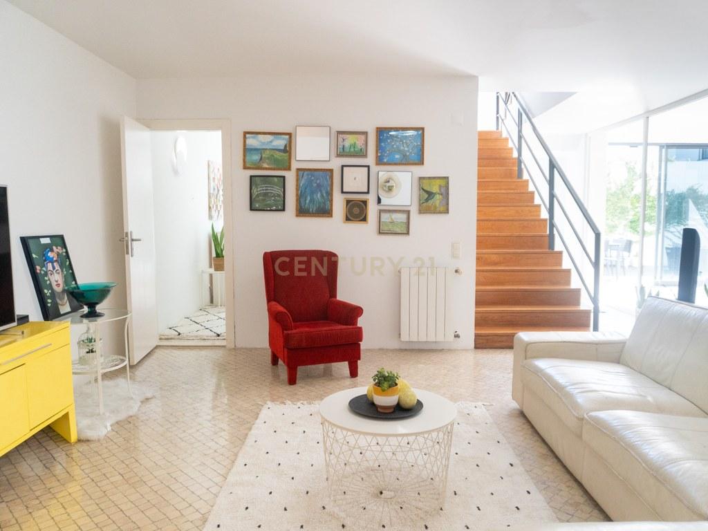 House T4+ in União das freguesias de Oeiras e São Julião da Barra, Paço de Arcos e Caxias — image 15