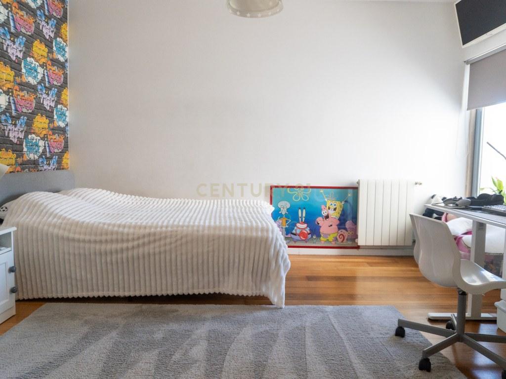 House T4+ in União das freguesias de Oeiras e São Julião da Barra, Paço de Arcos e Caxias — image 23