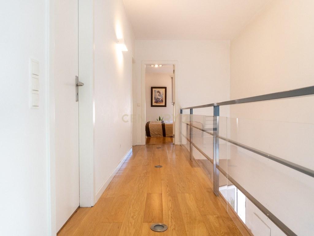 House T4+ in União das freguesias de Oeiras e São Julião da Barra, Paço de Arcos e Caxias — image 25
