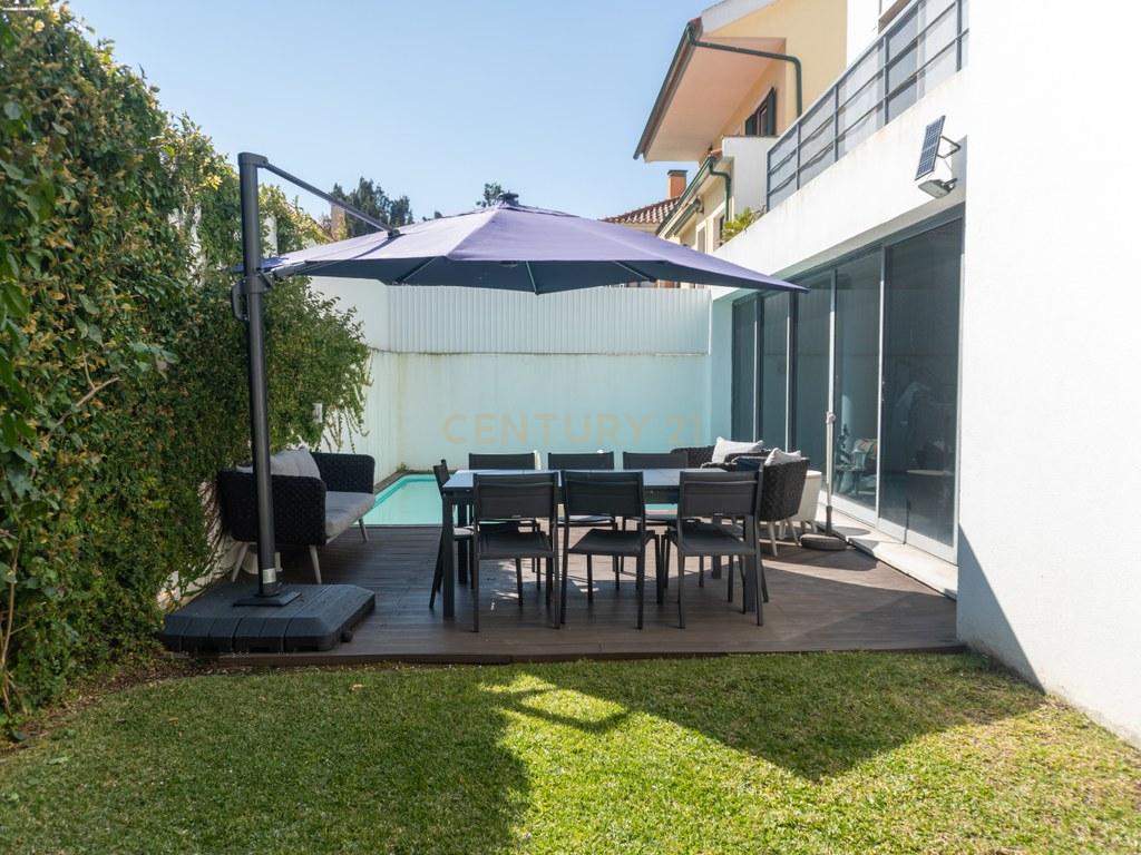 House T4+ in União das freguesias de Oeiras e São Julião da Barra, Paço de Arcos e Caxias — image 34