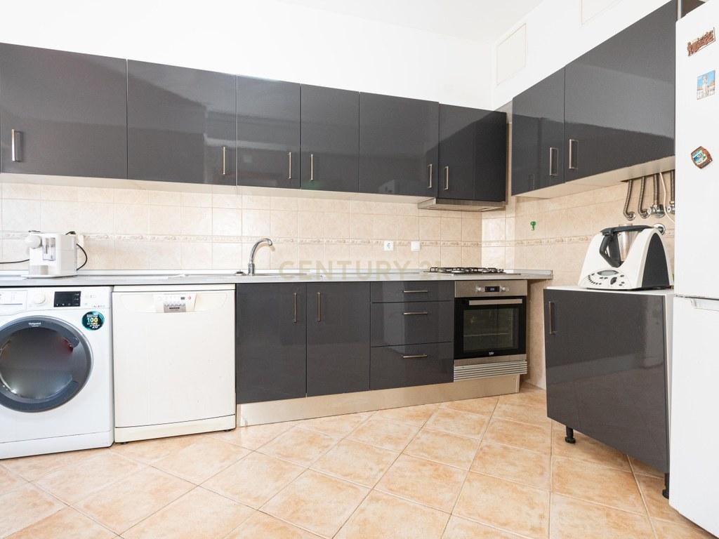 House T4+ in Vila Franca de Xira — image 02